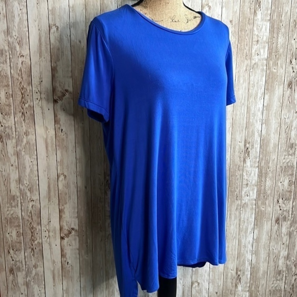 🐺Ellen Tracy Short Sleeved Blue Droptail Shirt